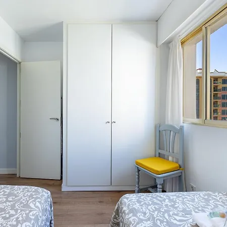 797 - Amplio Piso Con Terraza En Primera Linea De Playa *