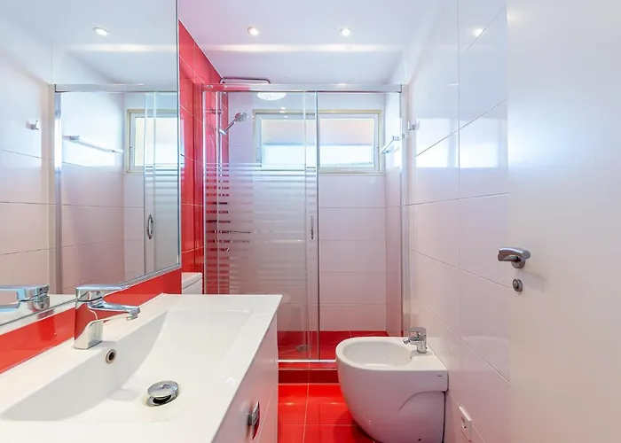 797 - Amplio Piso Con Terraza En Primera Linea De Playa Torremolinos