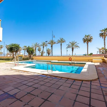 Apartamento 797 - Amplio Piso Con Terraza En Primera Linea De Playa *
